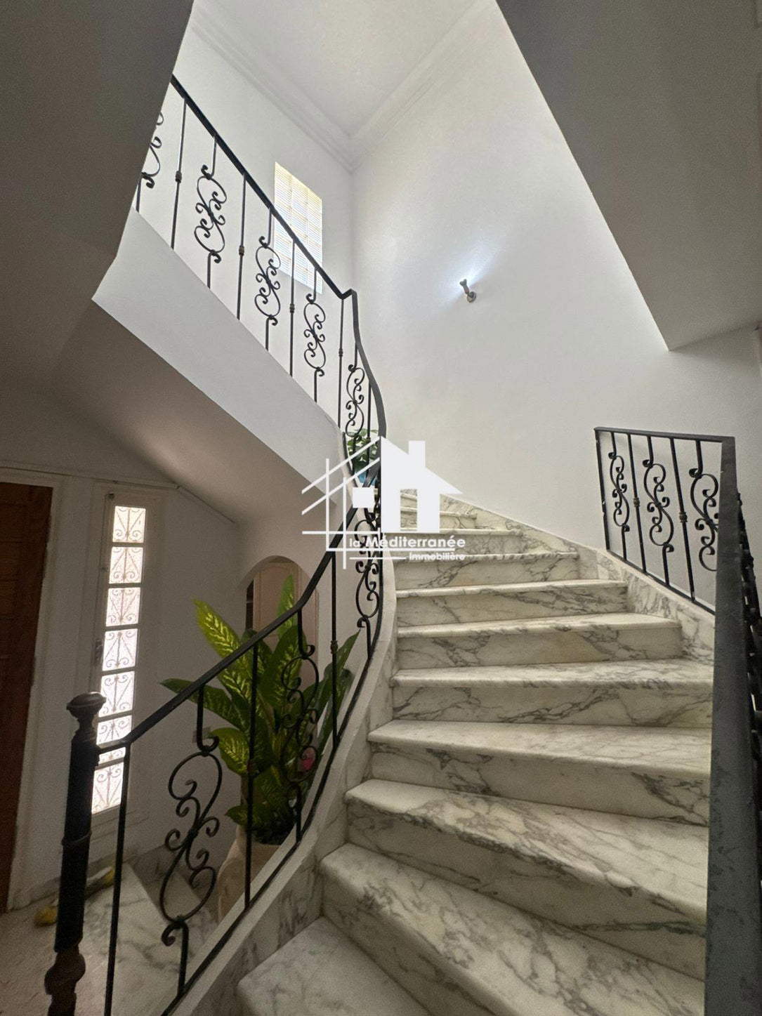 A louer une villa s+5 meublée à sidi Daoued