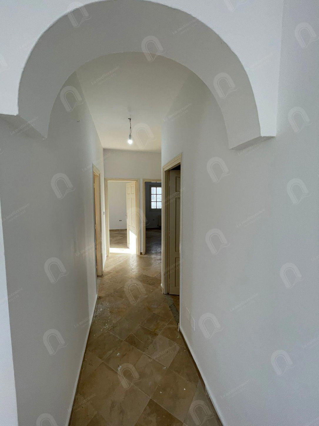 A louer un étage de villa S+3 au 1er étage