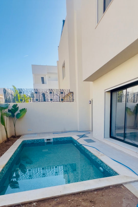 A vendre Triplex avec piscine  à Gammarth