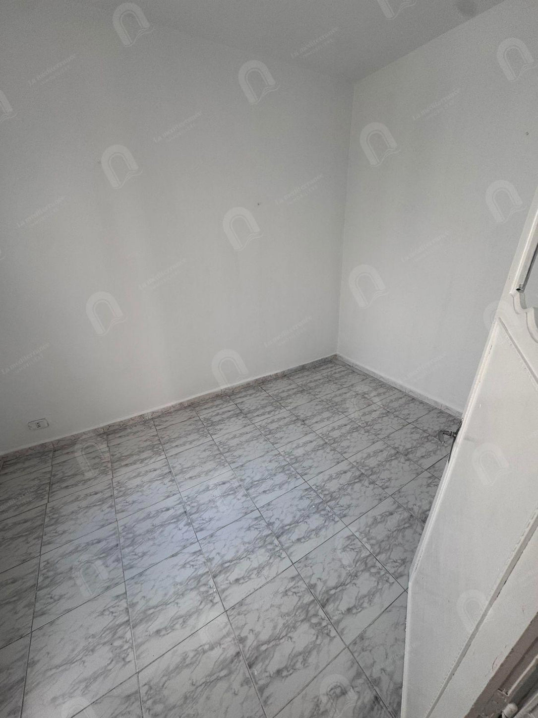 A louer un appartement S+2 au 1er étage