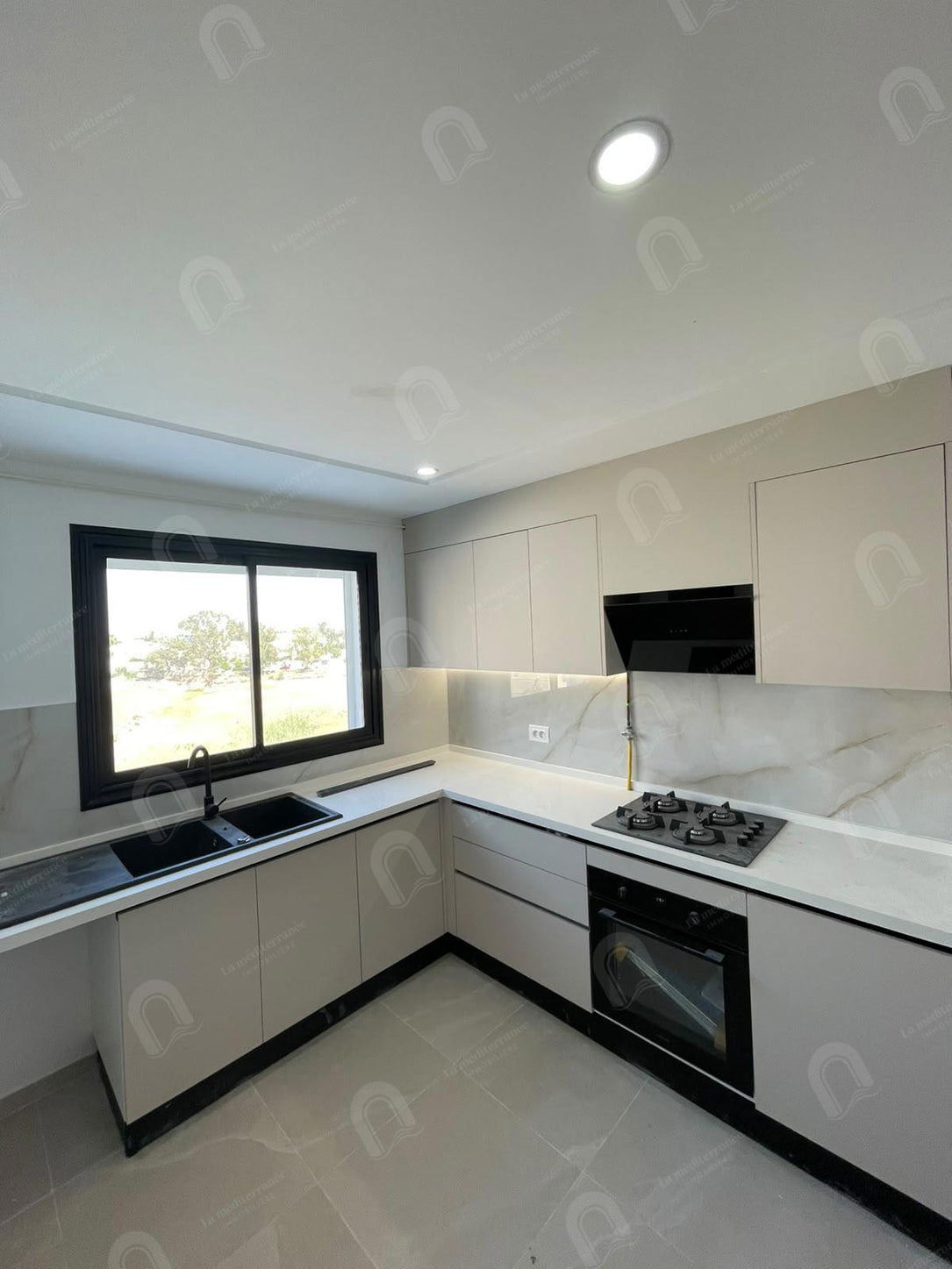 A vendre un appartement S+3 hst jamais habité