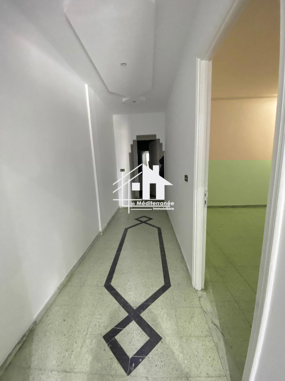 A louer un étage de villa H+2 à un usage bureautique au bardo