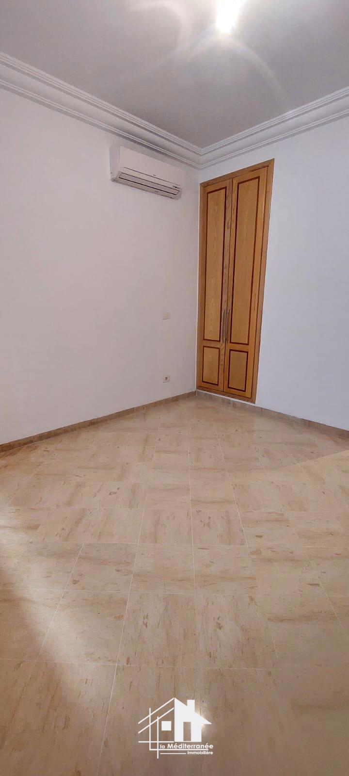 A louer appartement S+2 à la Soukra