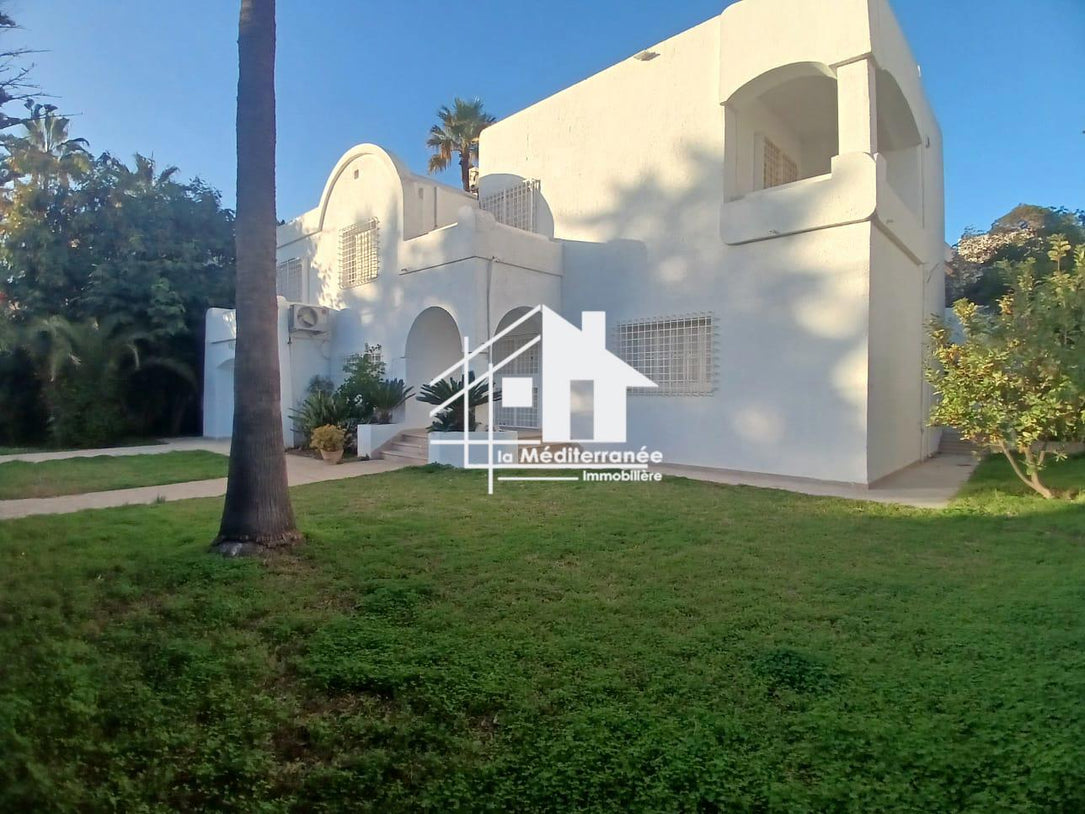 A louer villa s+4 à gammarth