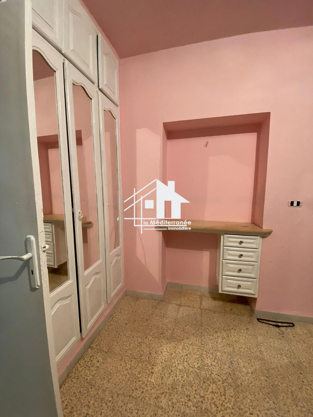 A louer étage de villa S+3 à Ksar Said