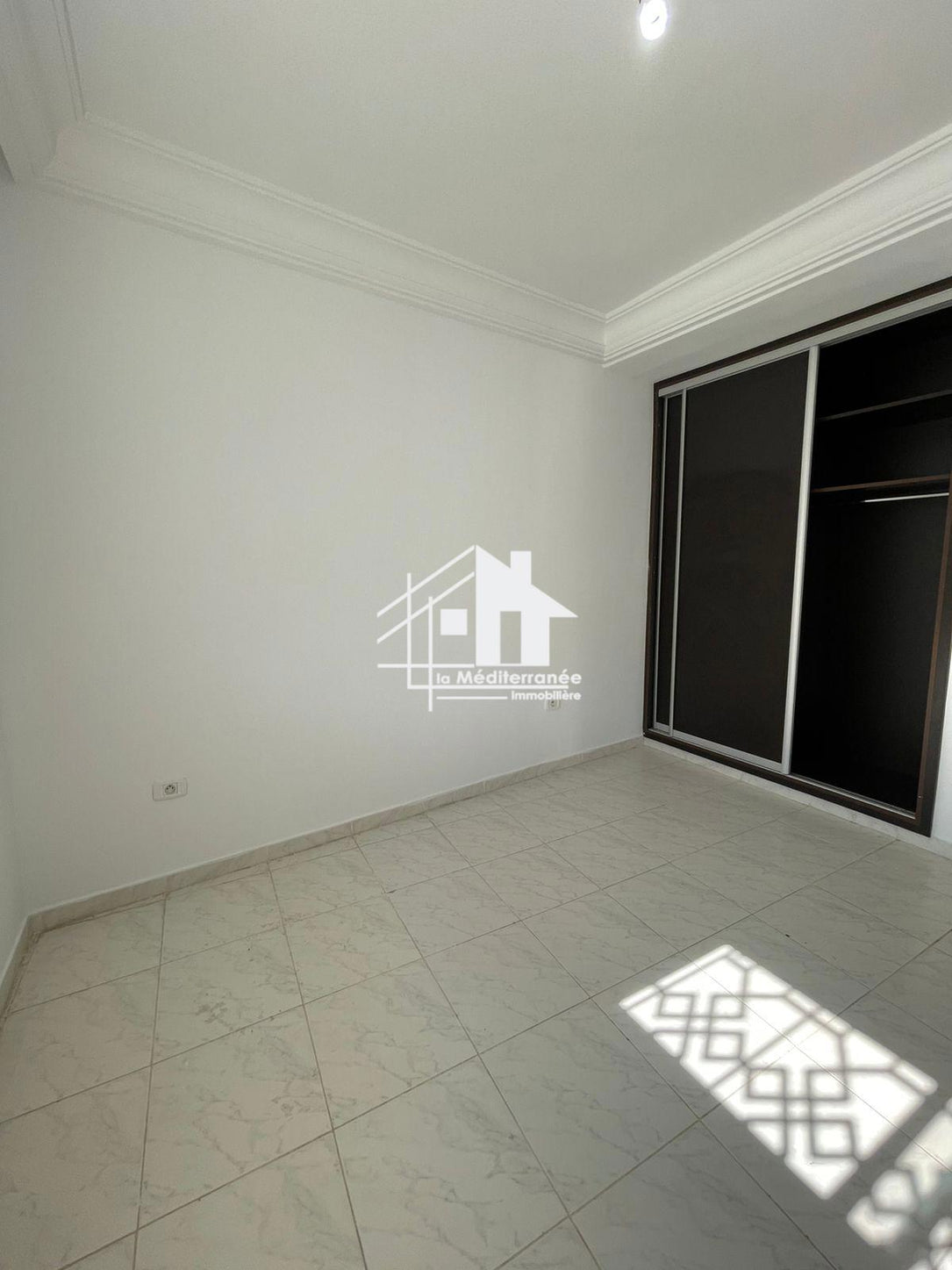 A louer S+1 a ennaser 2