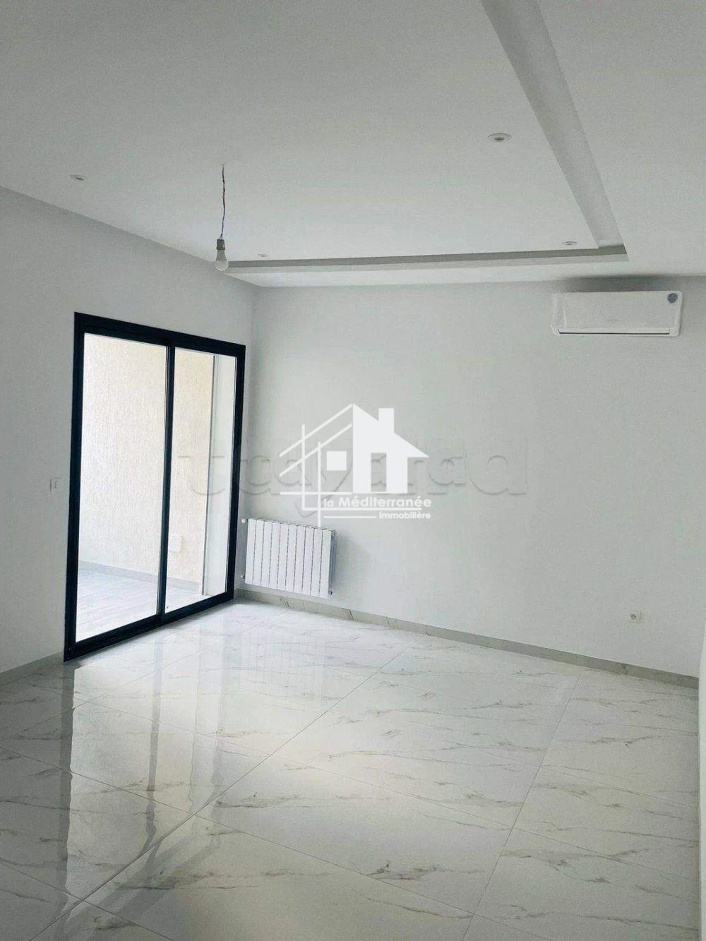 A louer appartement s1 neuf à Ennasr