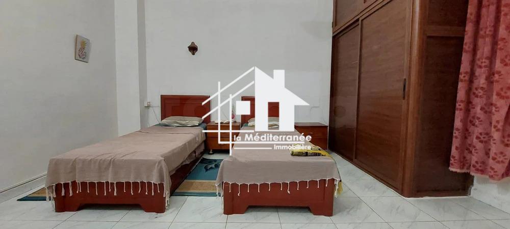 A louer appartement S+1 meublé à place Barcelone, Tunis