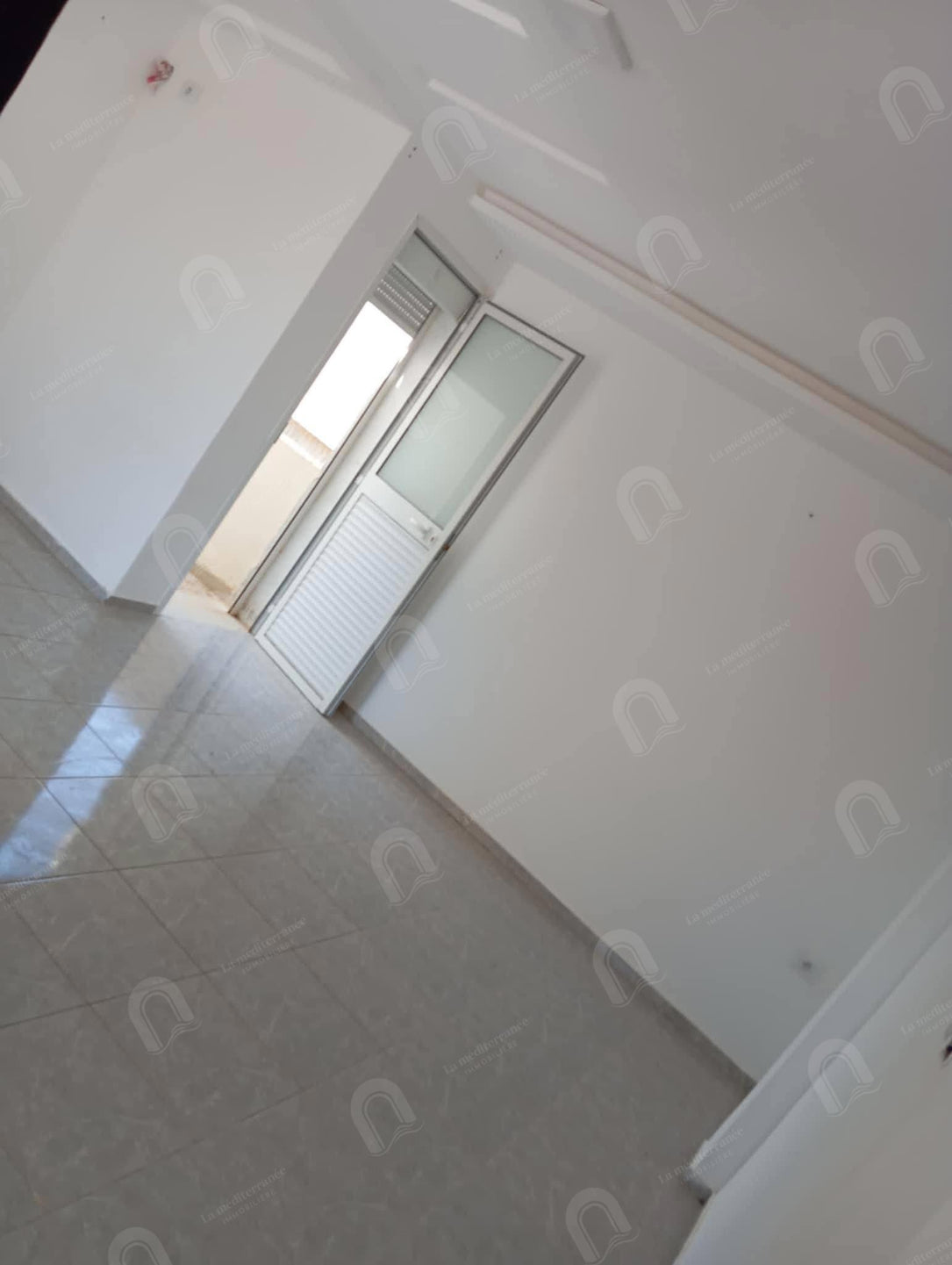 A louer un étage de villa S+2 à cité el waha