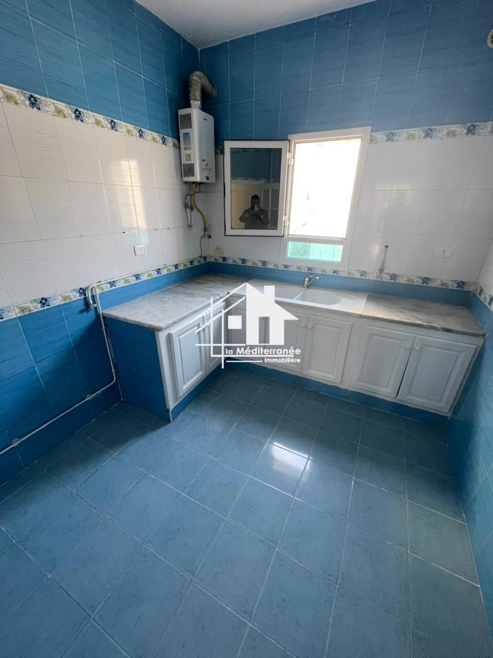 A louer étage de villa s+3  au bardo lahnaya