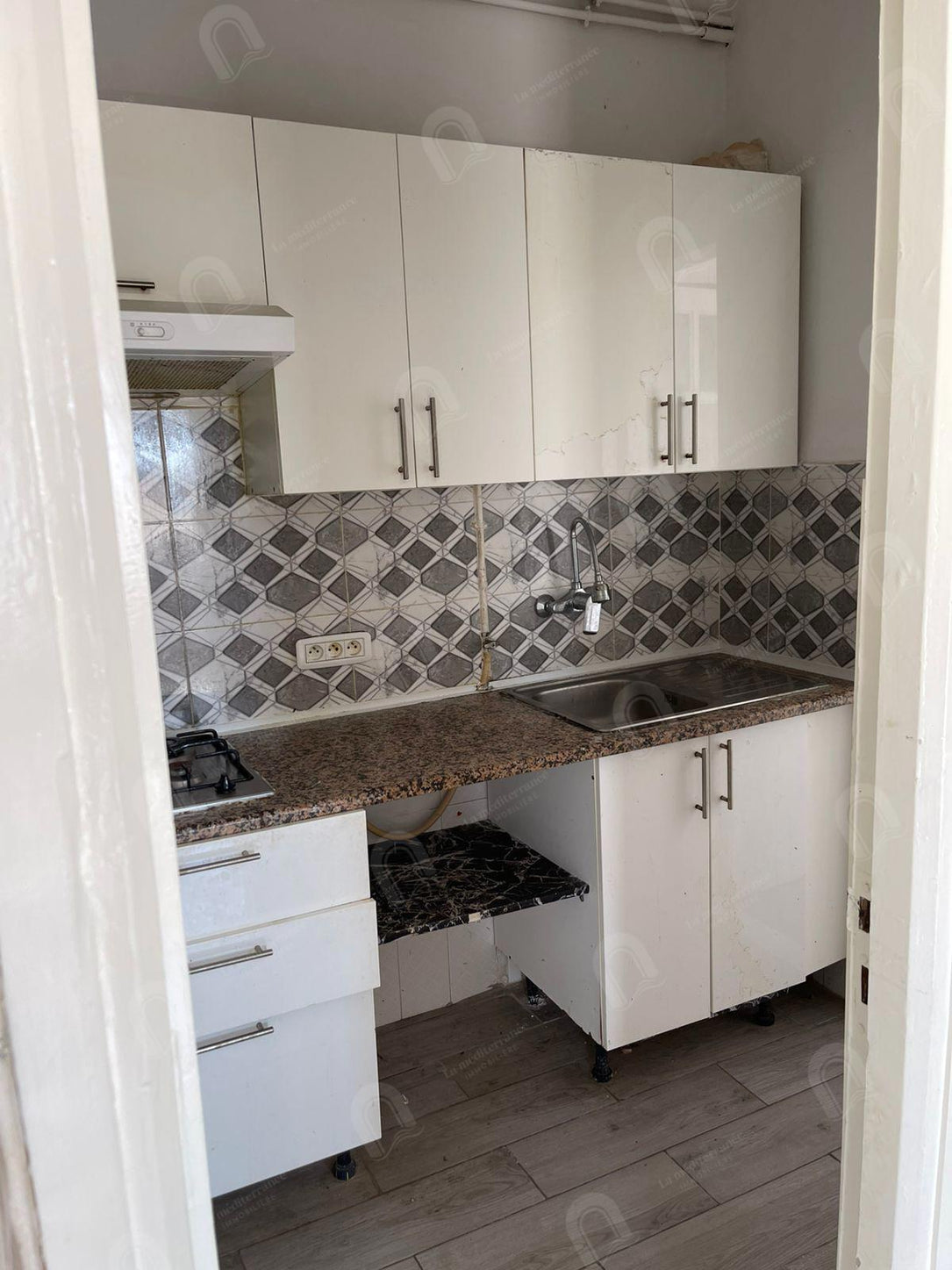 A louer un appartement s+1 à cité Ennaser