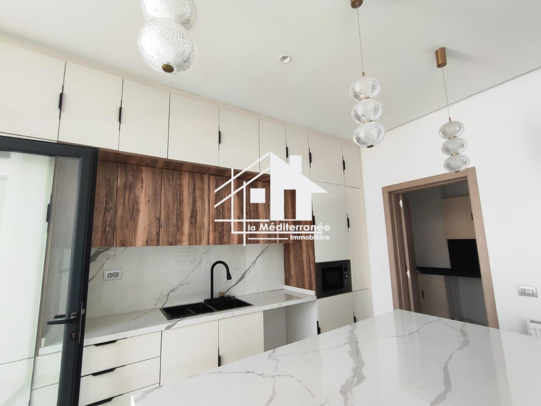 A louer villa S+4 La Soukra