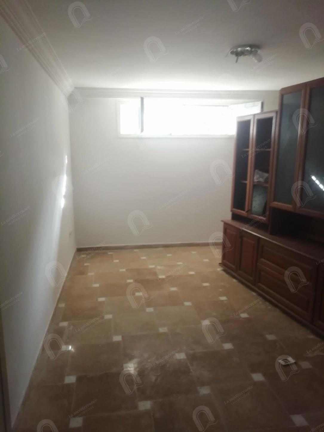 villa s+6 vide aux berges du lac 2