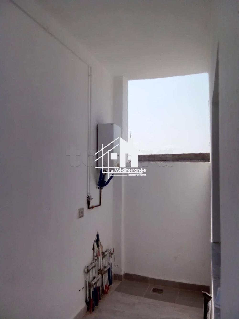 A louer étage de villa S+2  manzah 2