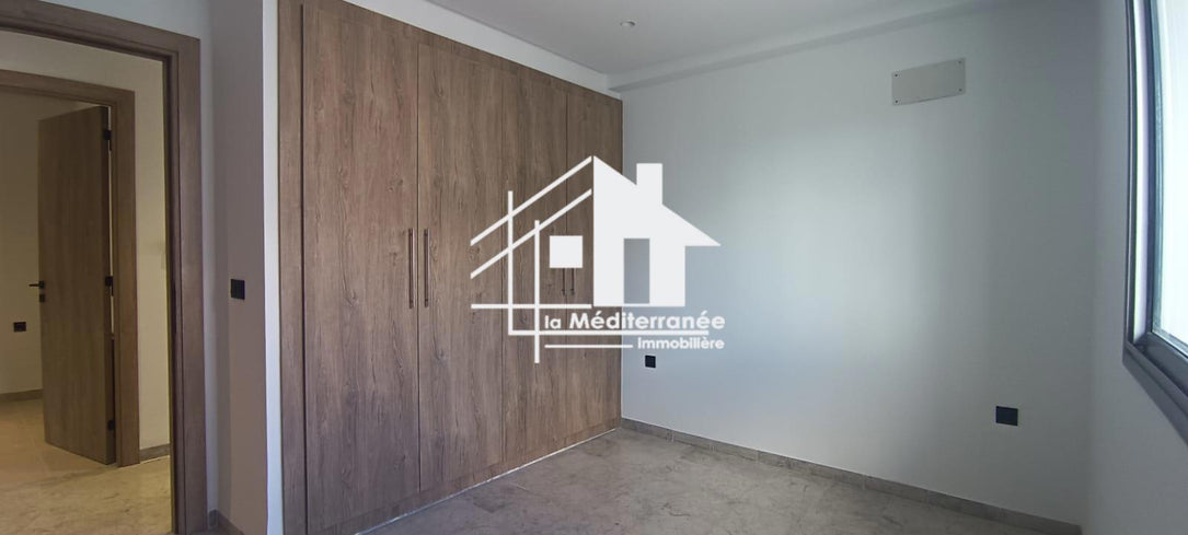 A louer un s+3 neuf avec jardin à chotrana1