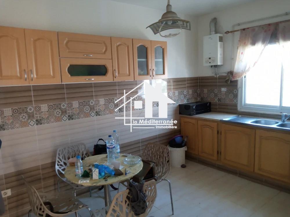 A louer étage de villa S+2 indépendant à khaznadar