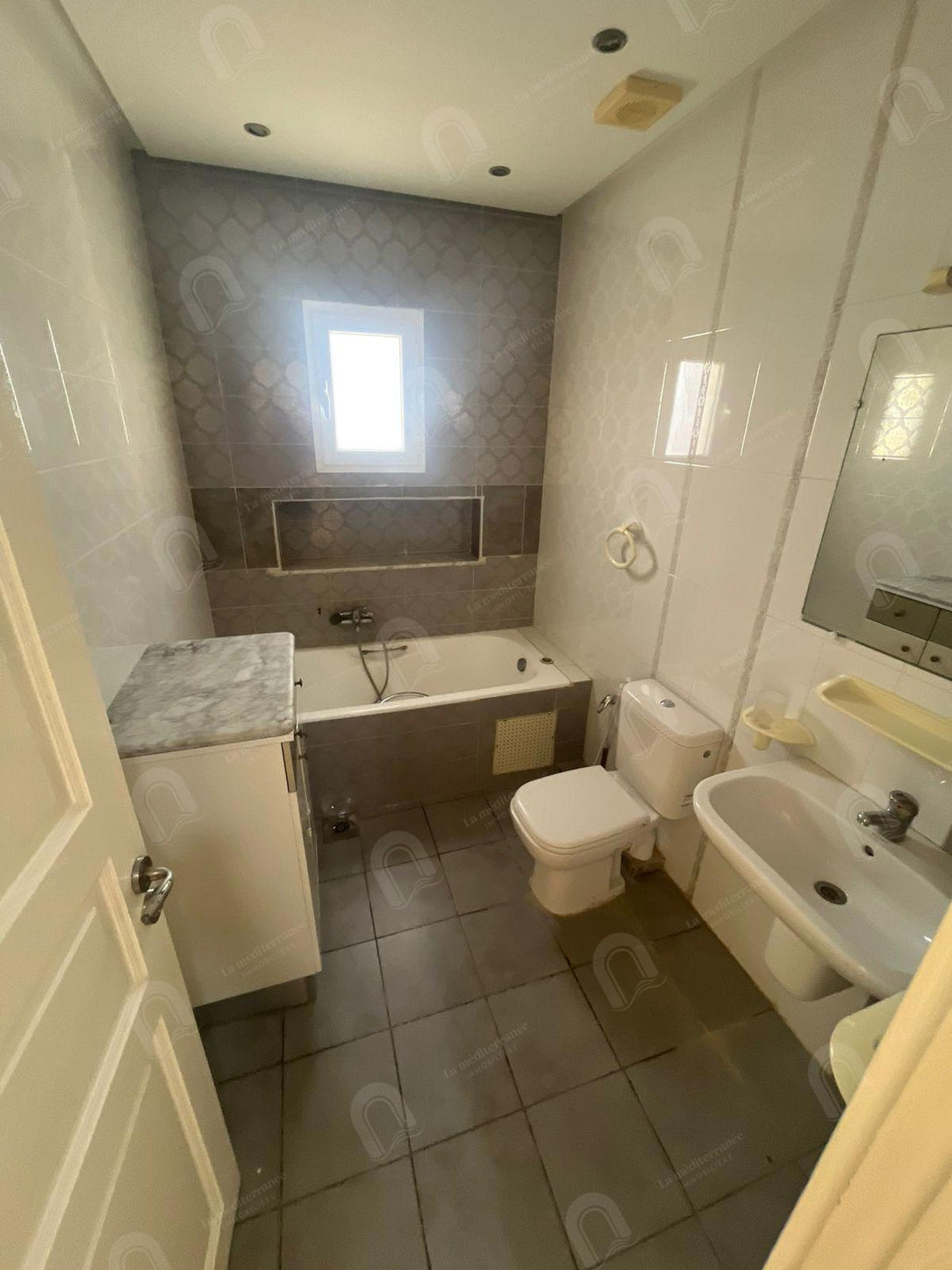 A louer étage de villa s+3 20 mars le bardo