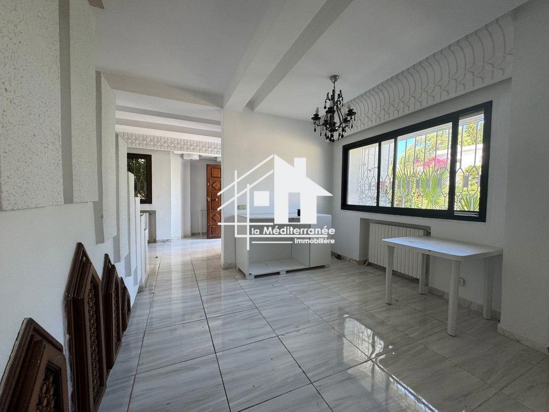 Une villa S+4 à Gammarth
