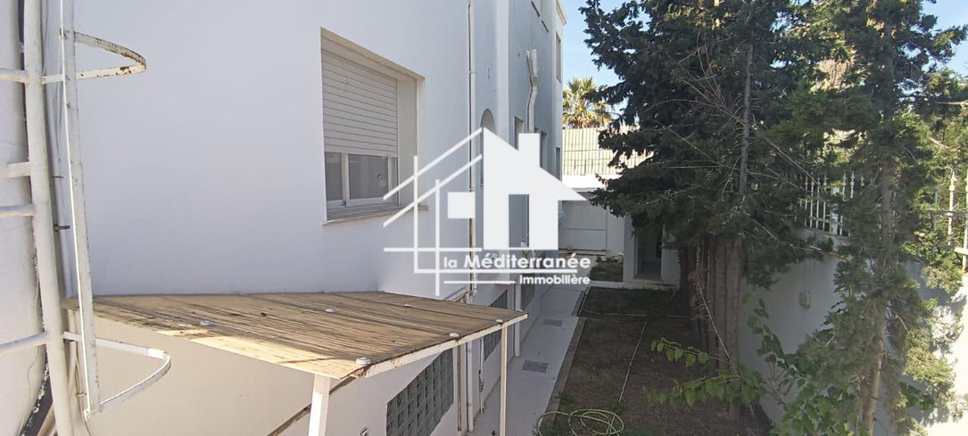 A louer villa S+5 à la Soukra