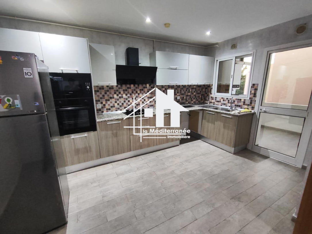 A louer un spacieux s+3 à la soukra closerie