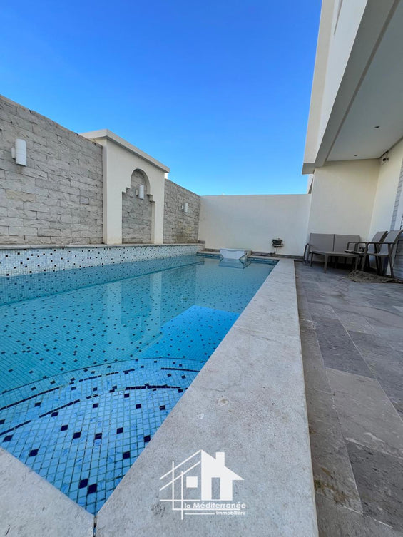 A louer Villa avec piscine à Chotrana