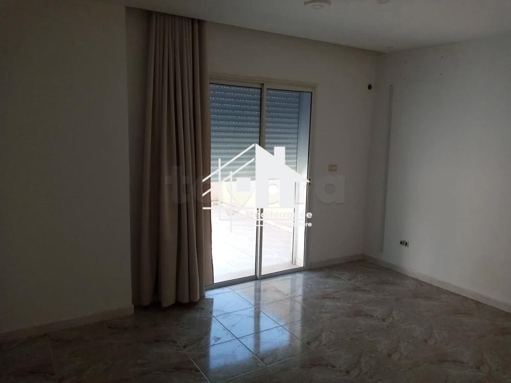 A louer étage de villa S+2 indépendant à khaznadar