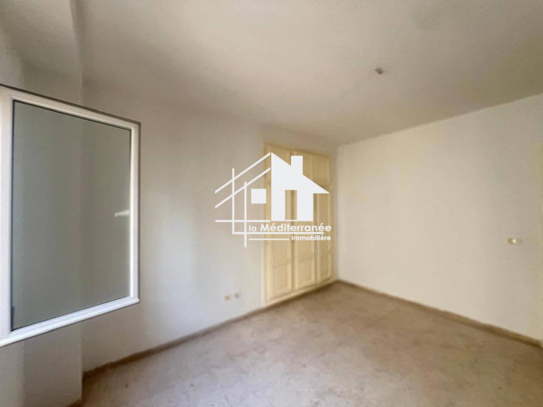 à louer un appartement s+3 à cité Ennasr