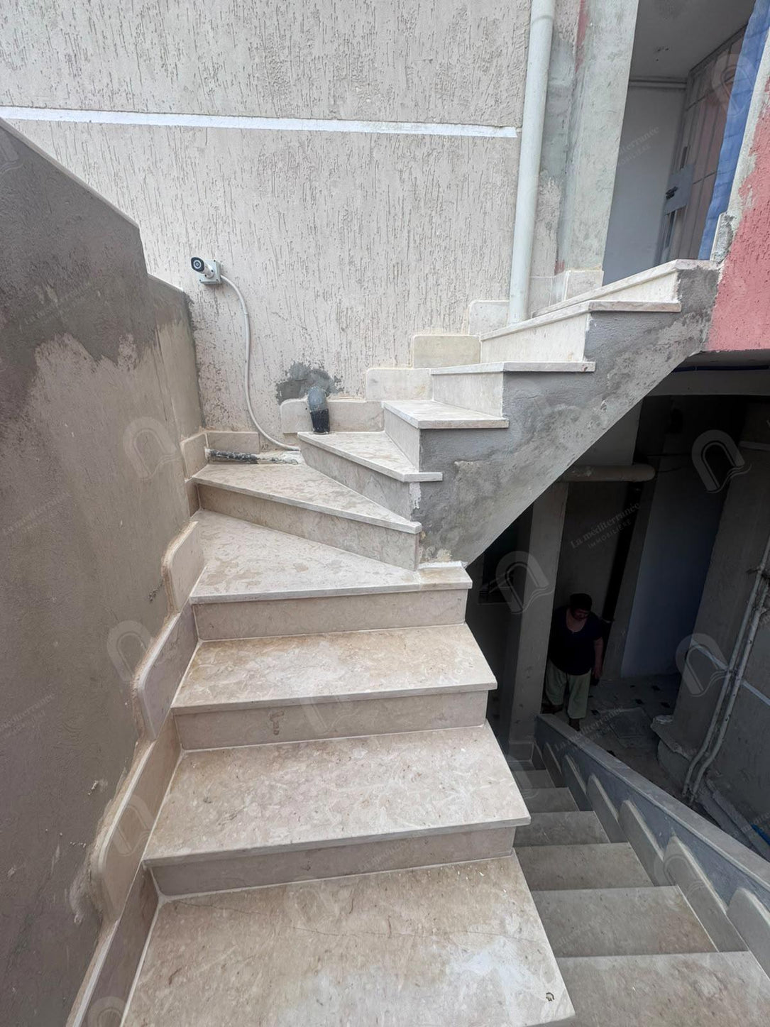 A louer un étage de villa S+1 à cité riadh bardo