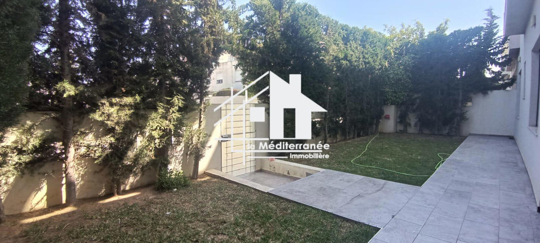 A louer un spacieux s+3 avec jardin a chotrana