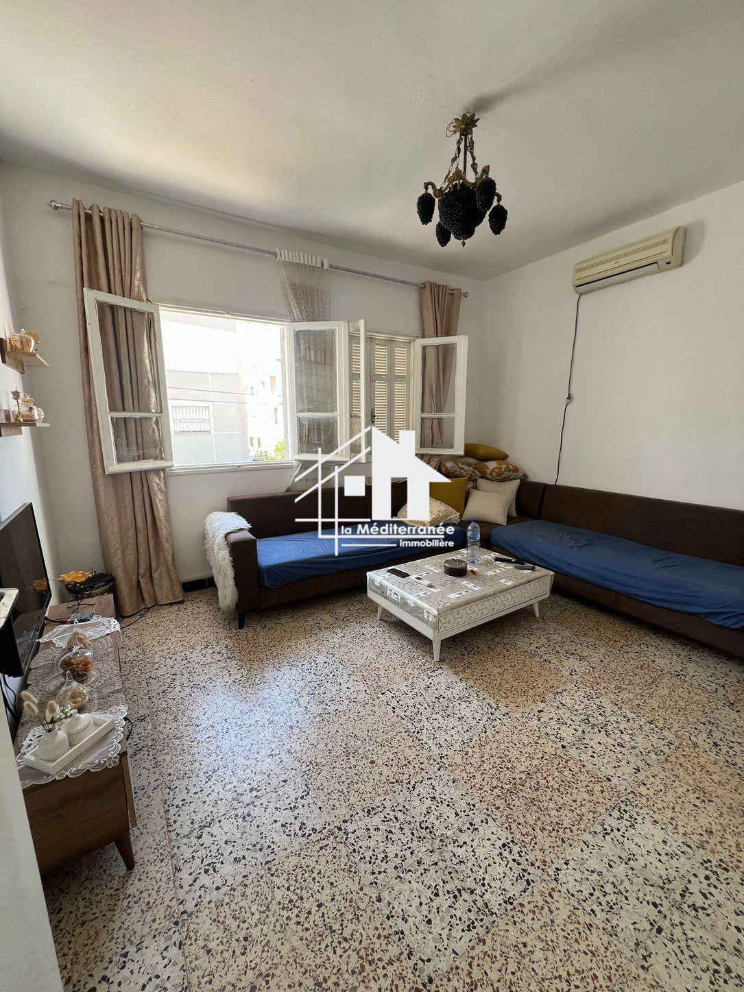 À vendre villa avec deux appartements,studio et jardin à saint clément bardo