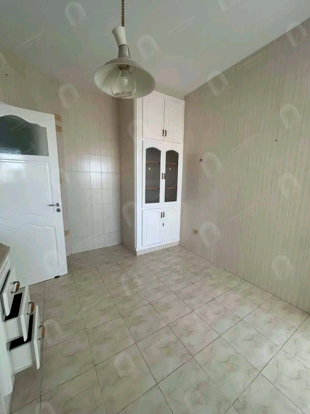 A louer un étage de villa S+2 a cité fattouma