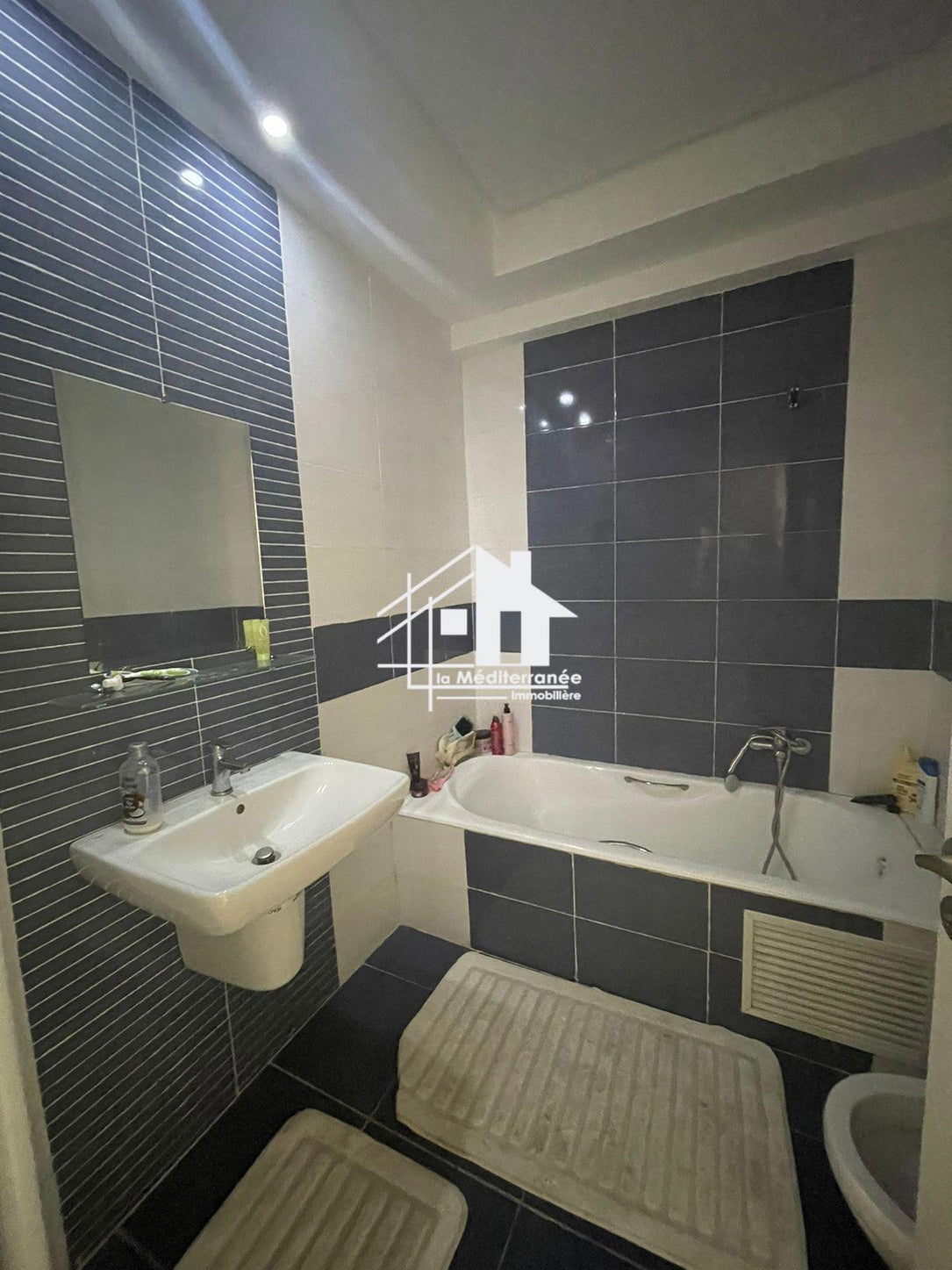 A vendre appartement S+3  au bardo 2 ras tabia