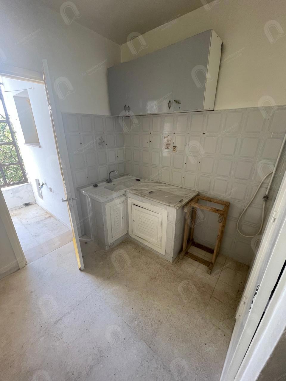 A louer un appartement S+2 situé au 2ème étage