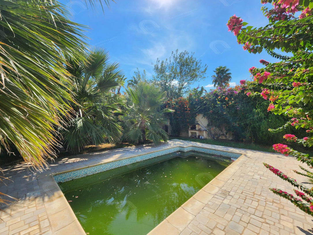 a louer villa s+4 avec jardin et piscine