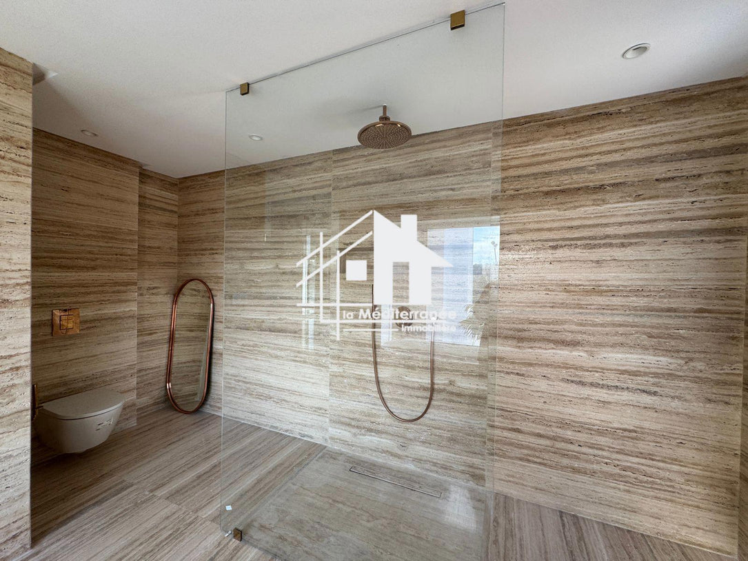 Une magnifique villa S+3 avec piscine à cité les pins