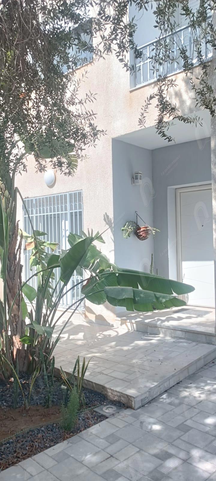 A louer une villa indépendante avec jardin à chotrana