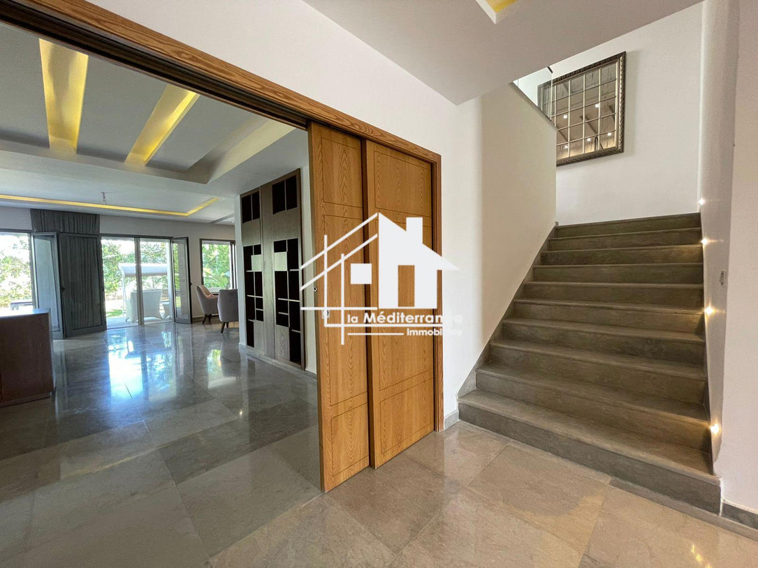 Une villa S+4 à Gammarth