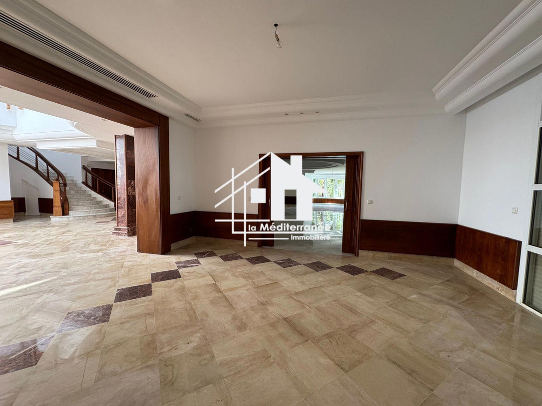 A louer une magnifique villa de maitre S+6