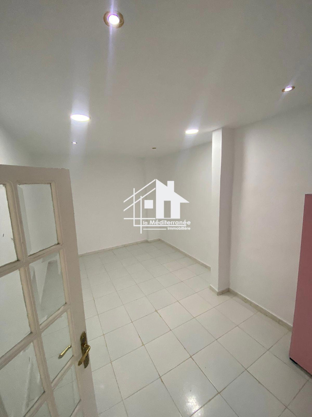 A louer étage de villa S+1 à khaznadar