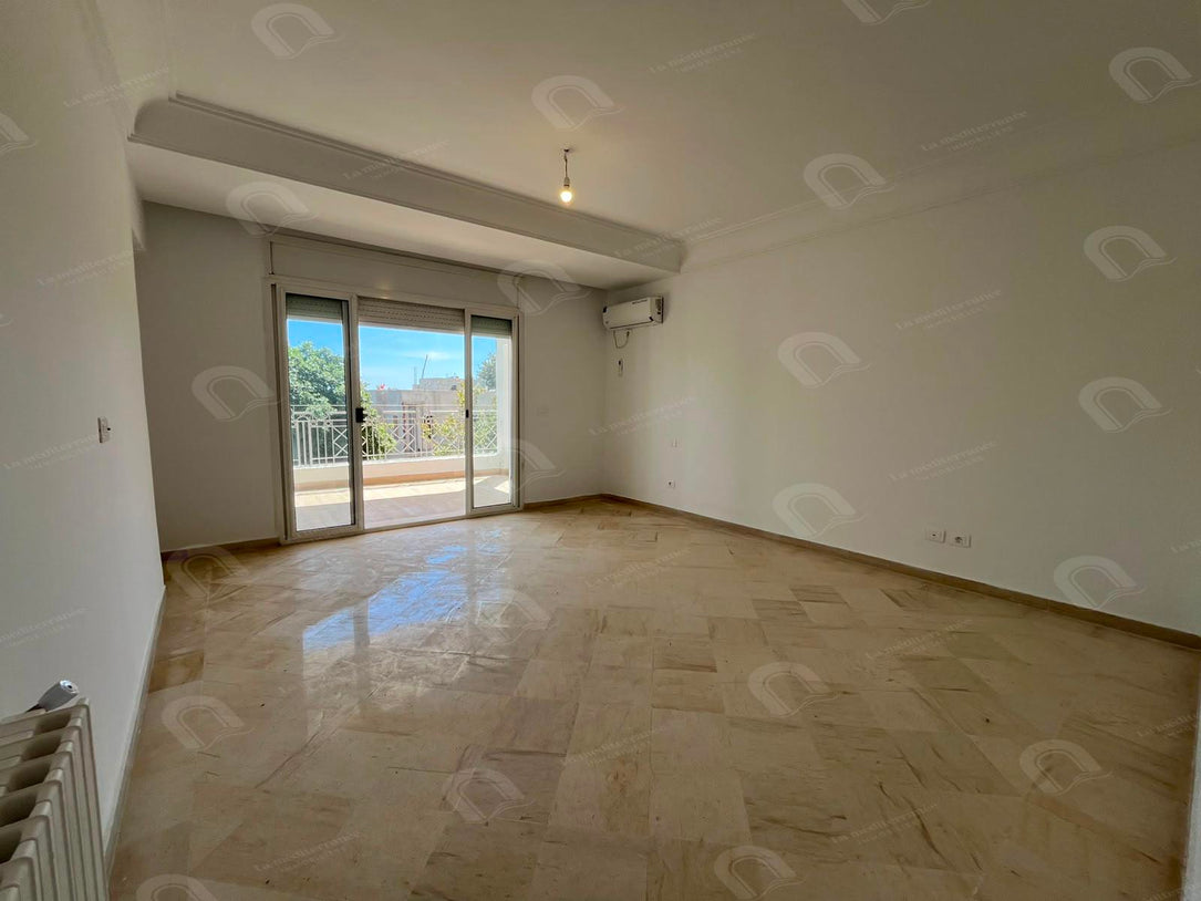 A louer Etage de Villa s+3 à Sidi abedelaziz La Marsa