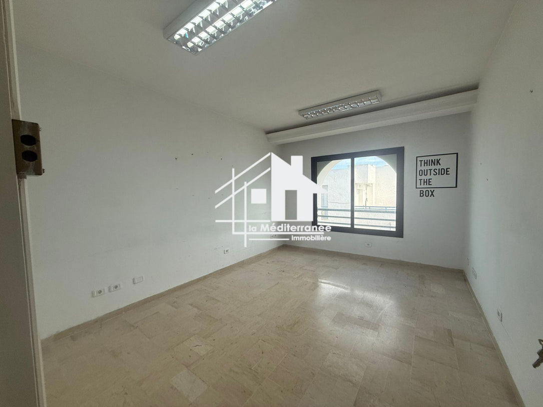 un bureau H+4 au berges du lac 1