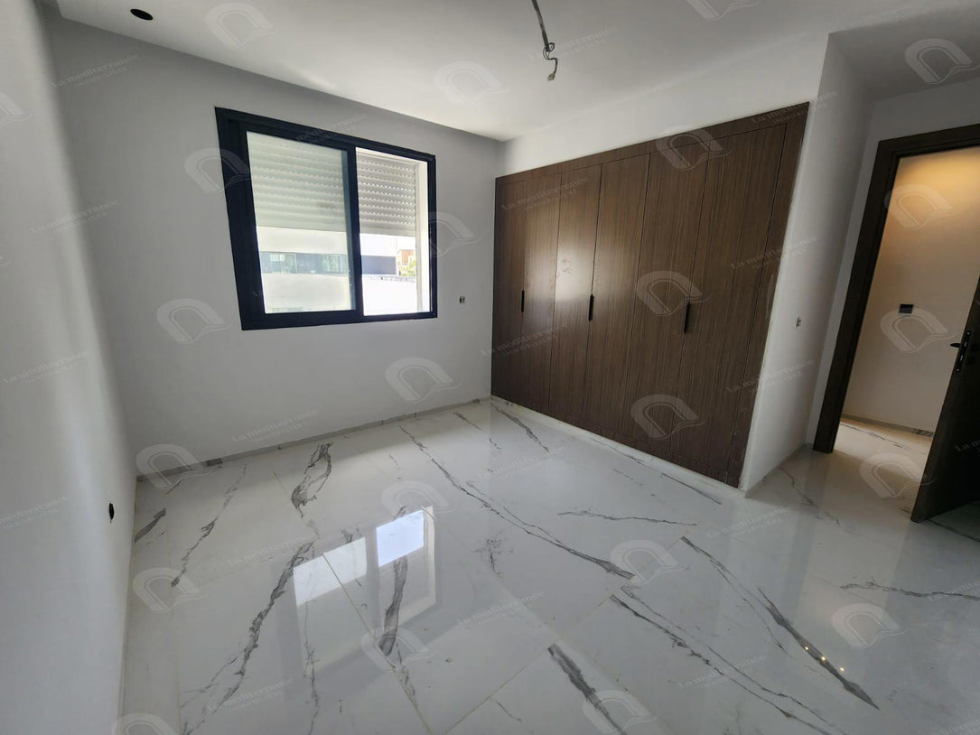 A vendre un S+2 neuf à la soukra