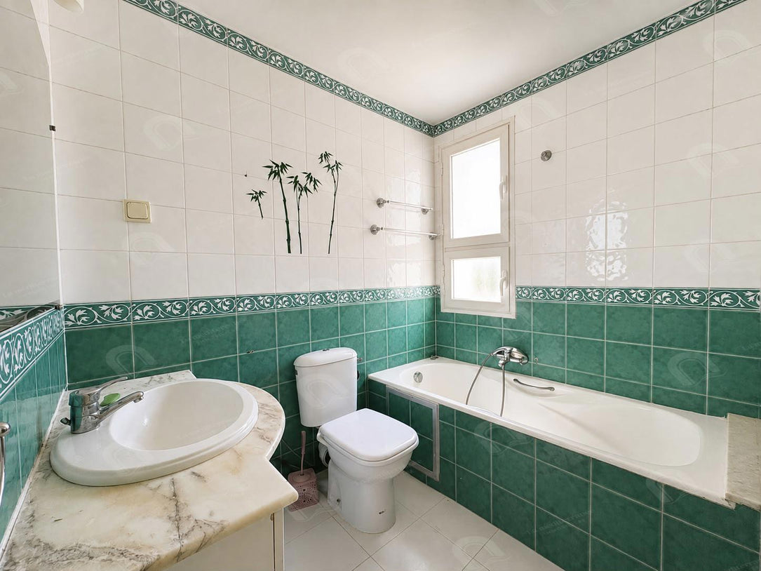 A louer duplex s+3 avec jardin à la Marsa