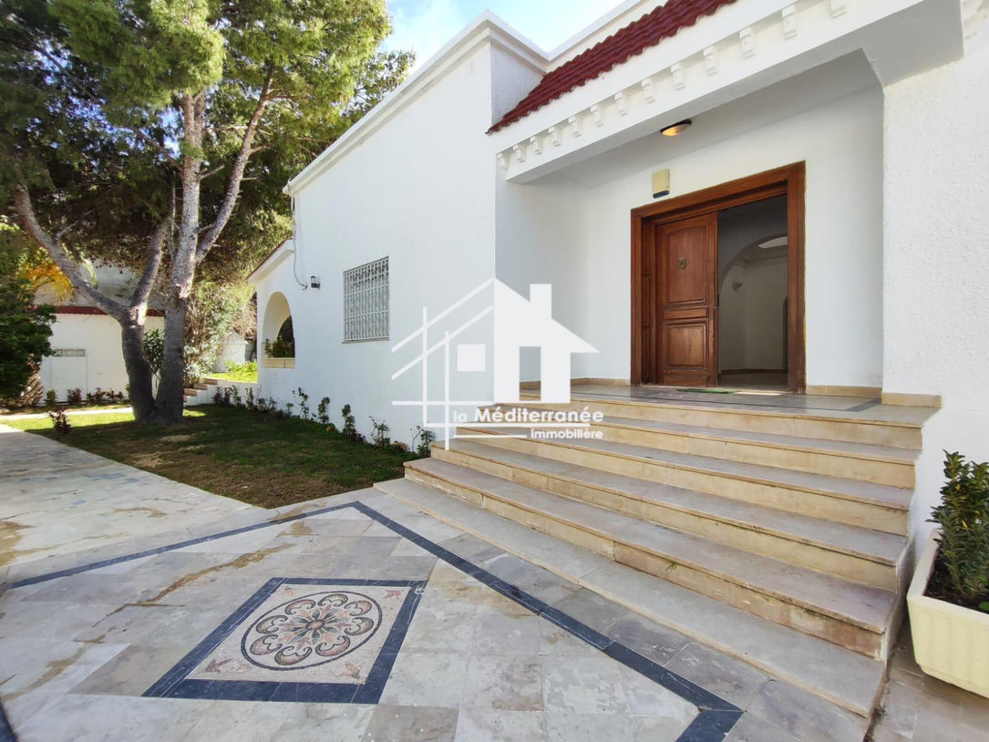 A vendre une villa avec piscine à la soukra