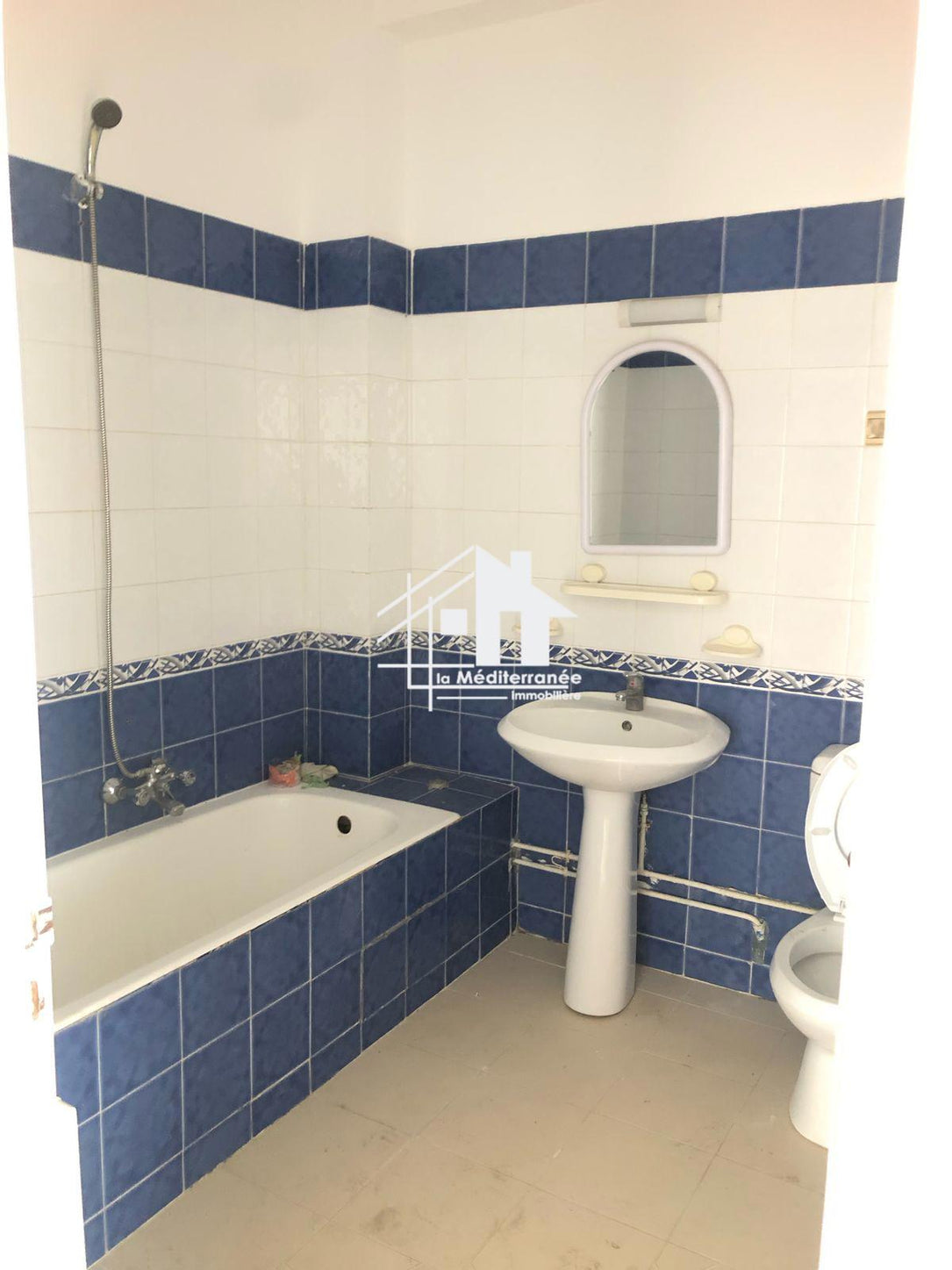 A vendre appartement S+3 à Ain Zaghouan Sud