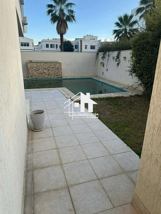 A louer une villa avec piscine à chotrana 1