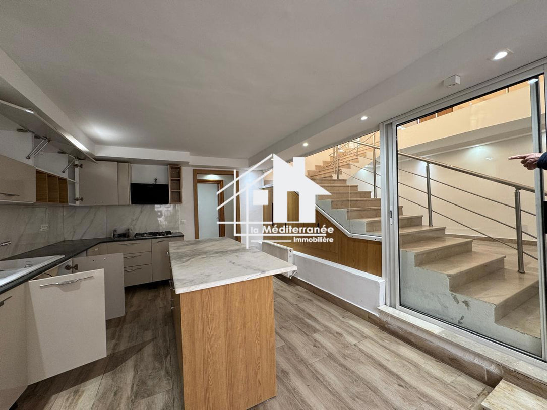 une magnifique villa S+4 plain-pied aux jardins de Carthage