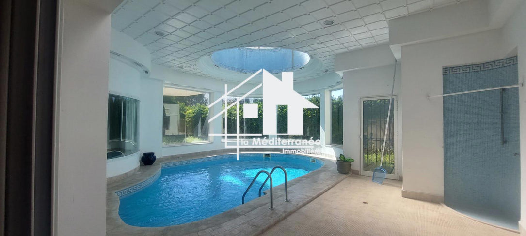A louer villa avec piscine à l'aouina
