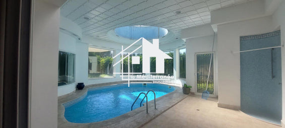 A louer villa avec piscine à l'aouina