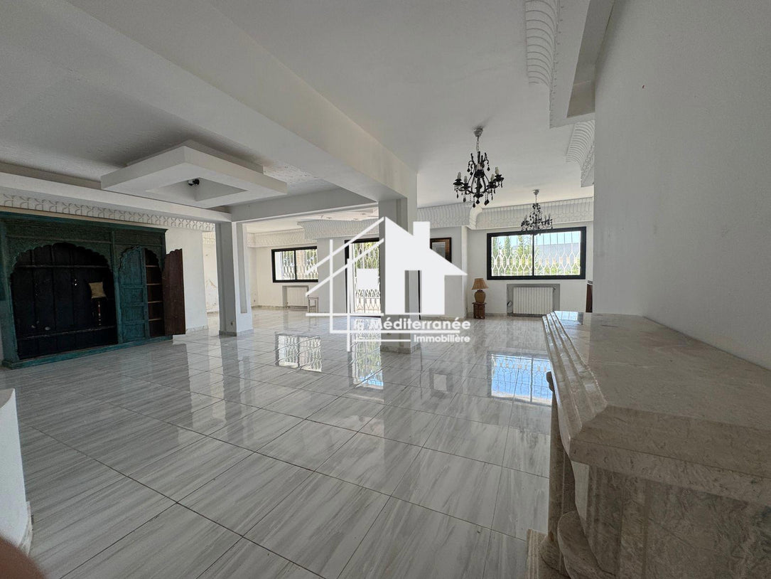 Une villa S+4 à Gammarth